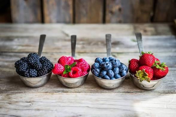 Almonte apuesta por impulsar el sector de los frutos rojos y fortalecer uno de los grandes motores de su economía