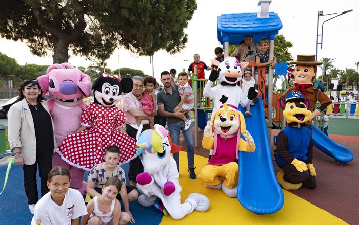 Matalascañas estrena un renovado parque infantil en la Avenida de las Adelfas