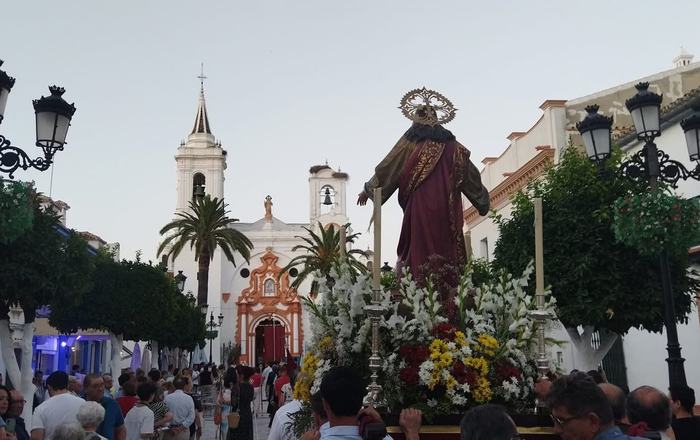 El Sagrado Corazón de Jesús recorrió ayer las calles de Almonte poniendo fin a sus cultos anuales