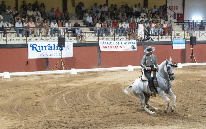 El Rocío reunirá a la élite andaluza de la doma vaquera en el campeonato absoluto de 2026