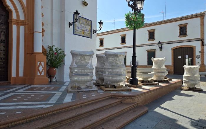 La Plaza Virgen del Rocío comienza su renovación de cara a la Venida de la Virgen 2026