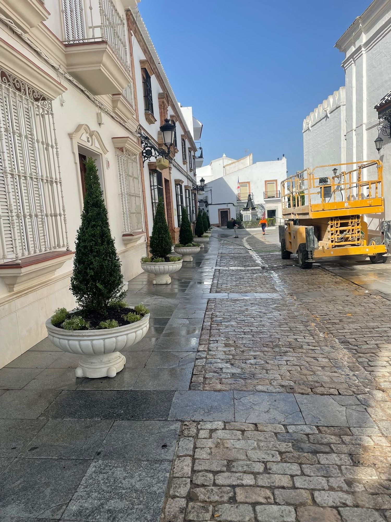 Renovado el entorno de la Iglesia de La Asunción tras años de deterioro