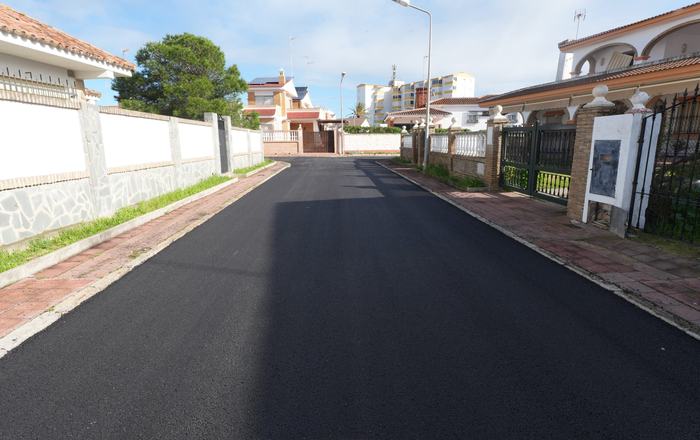 Éxito histórico en Matalascañas: culmina el mayor plan de asfaltado para transformar por completo su red viaria