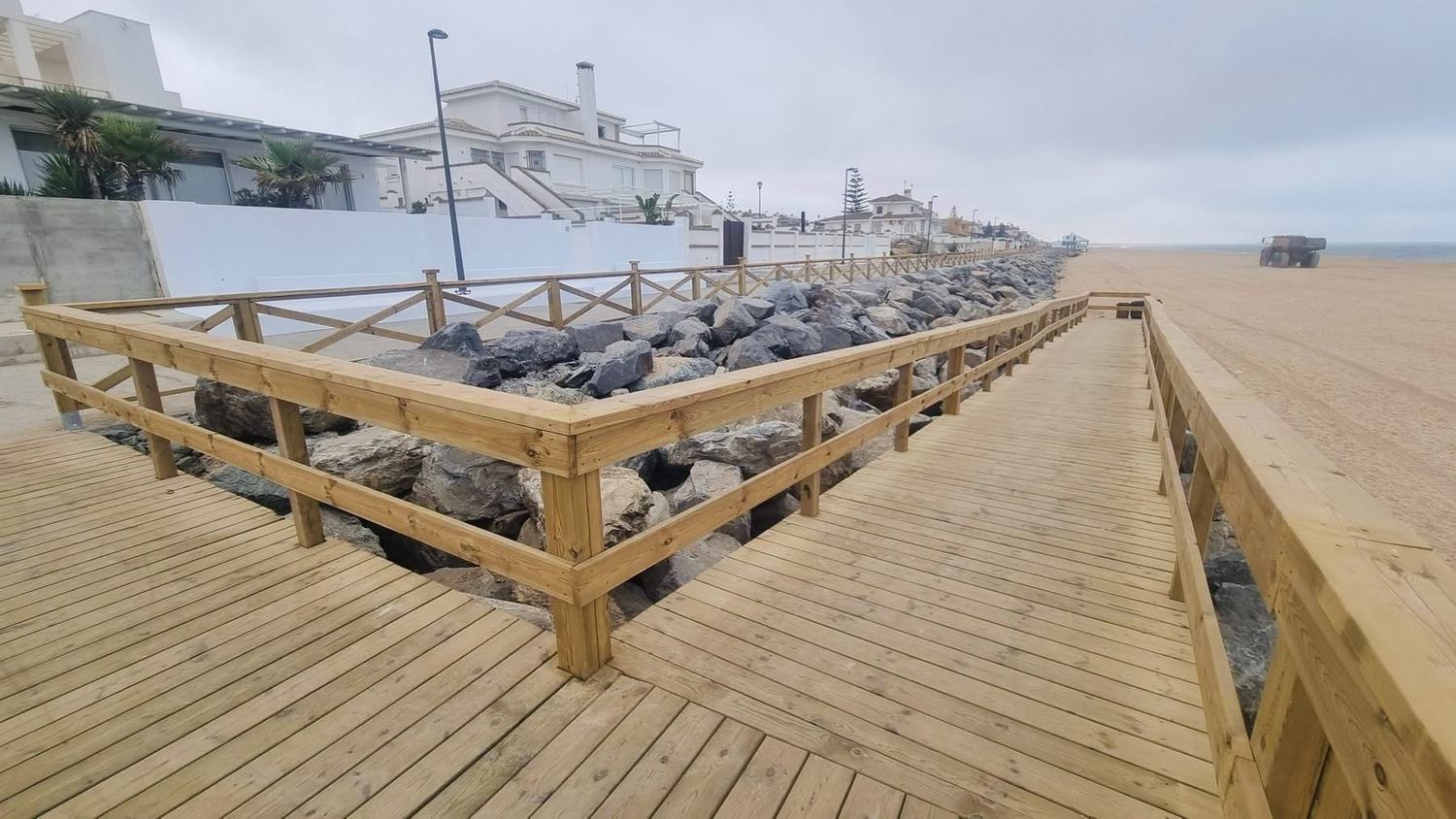 Matalascañas inaugura mañana el paseo marítimo que el temporal arrasó hace solo cuatro meses