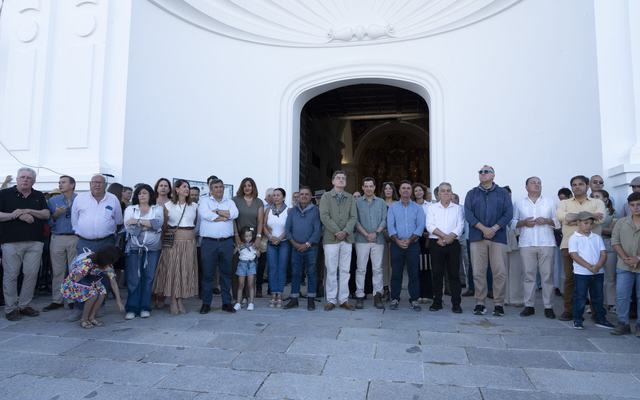 Gran respaldo institucional a la Saca de las Yeguas en su paso por la Ermita de El Rocío