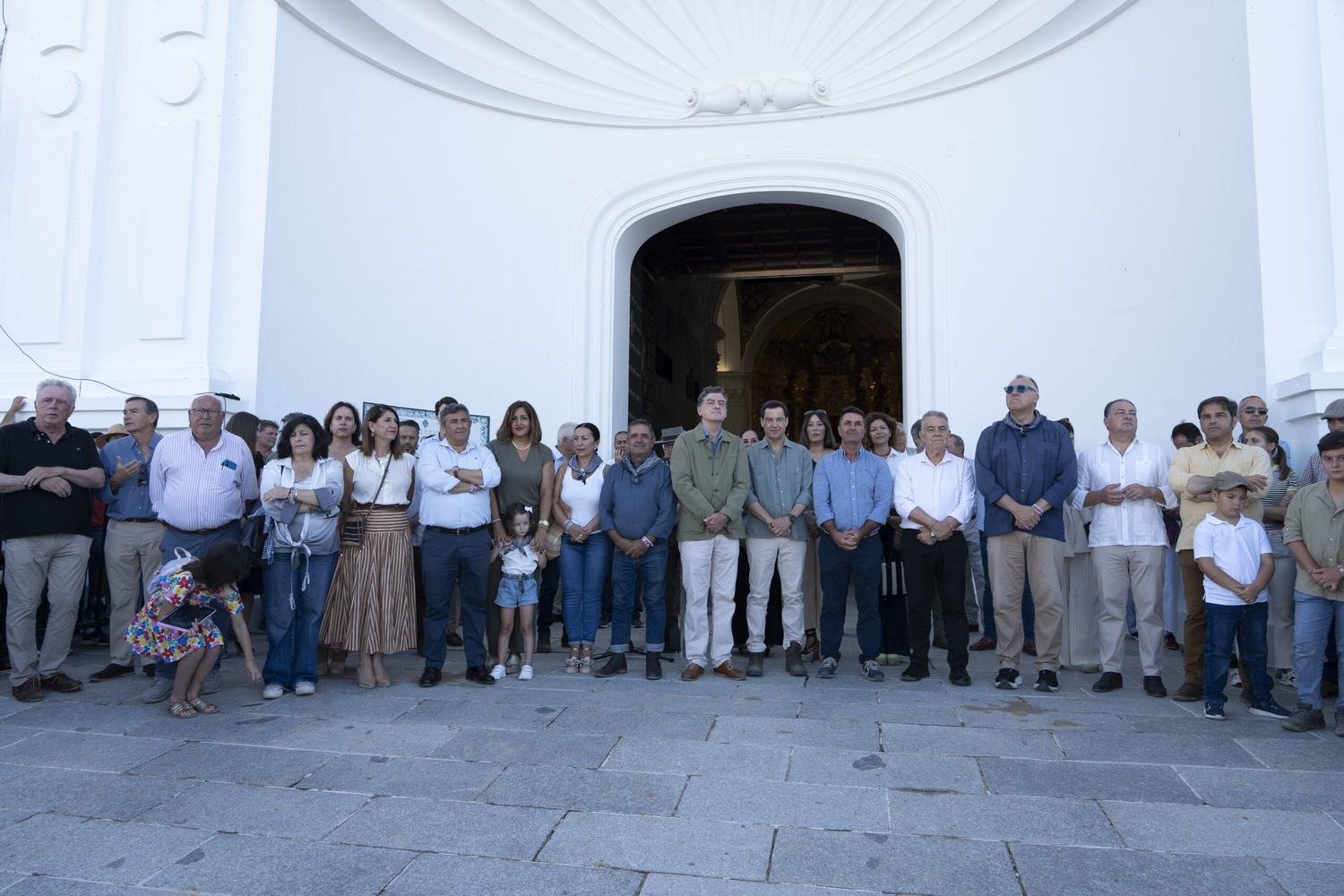 Gran respaldo institucional a la Saca de las Yeguas en su paso por la Ermita de El Rocío