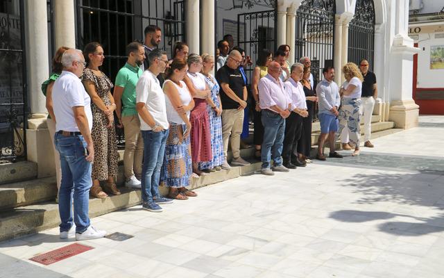 El Ayuntamiento de Almonte guarda un minuto de silencio en memoria de las víctimas de Venezuela