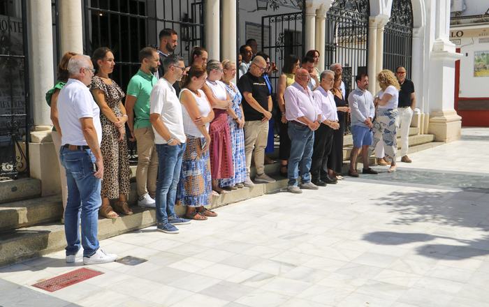 El Ayuntamiento de Almonte guarda un minuto de silencio en memoria de las víctimas de Venezuela