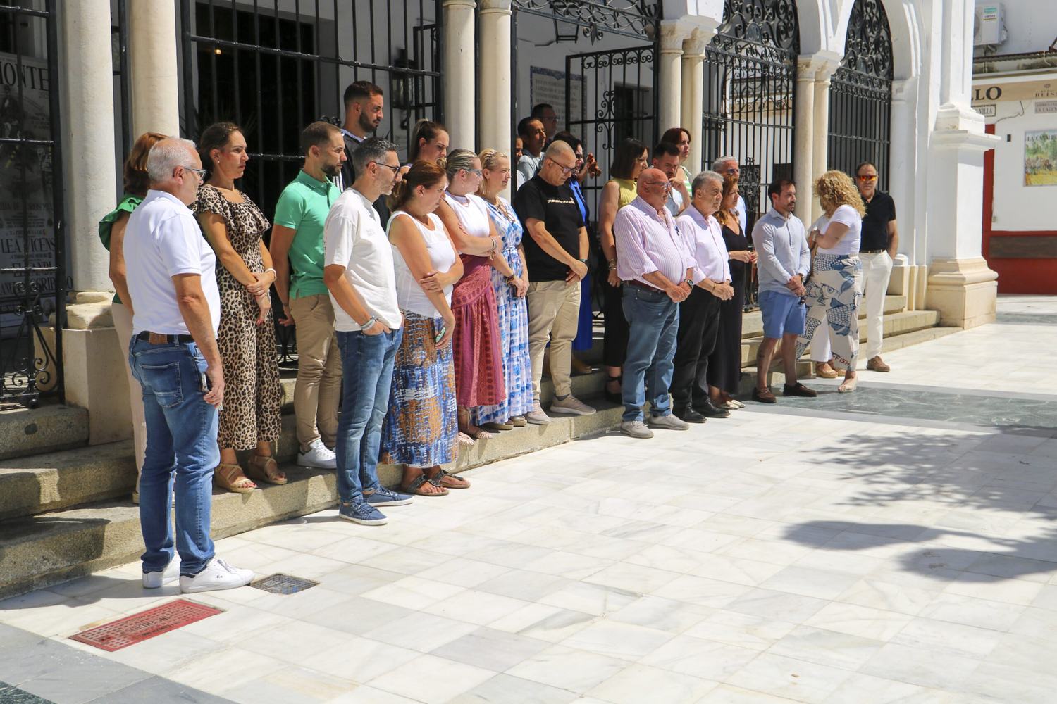 El Ayuntamiento de Almonte guarda un minuto de silencio en memoria de las víctimas de Venezuela