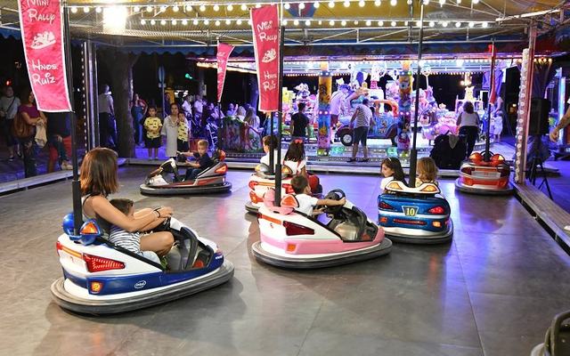 El Ayuntamiento de Almonte amplía la Feria sin ruido a todos los días y estrena pulseras inclusivas para garantizar el acceso prioritario a las atracciones