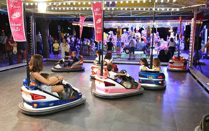 El Ayuntamiento de Almonte amplía la Feria sin ruido a todos los días y estrena pulseras inclusivas para garantizar el acceso prioritario a las atracciones