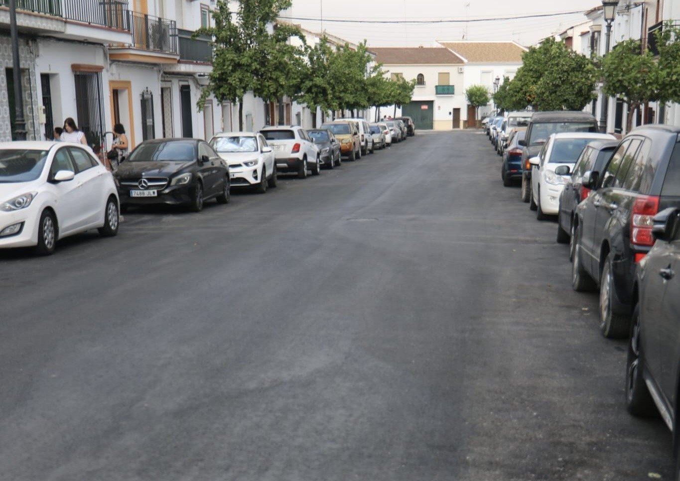 La renovación de la calle Pozo del Pilar mantiene el ritmo del histórico plan de asfaltado que está transformando Almonte