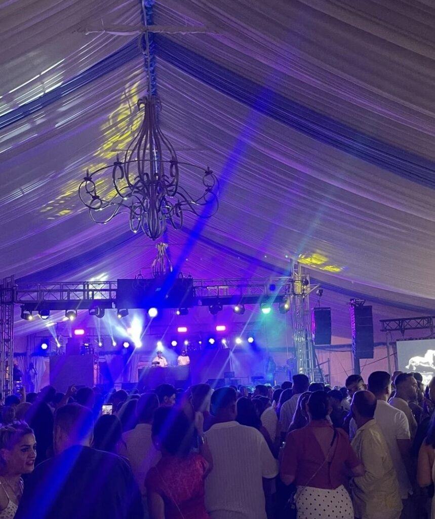 La Caseta Municipal recupera el pulso y vuelve a convertirse en el gran punto de encuentro de la Feria de Almonte