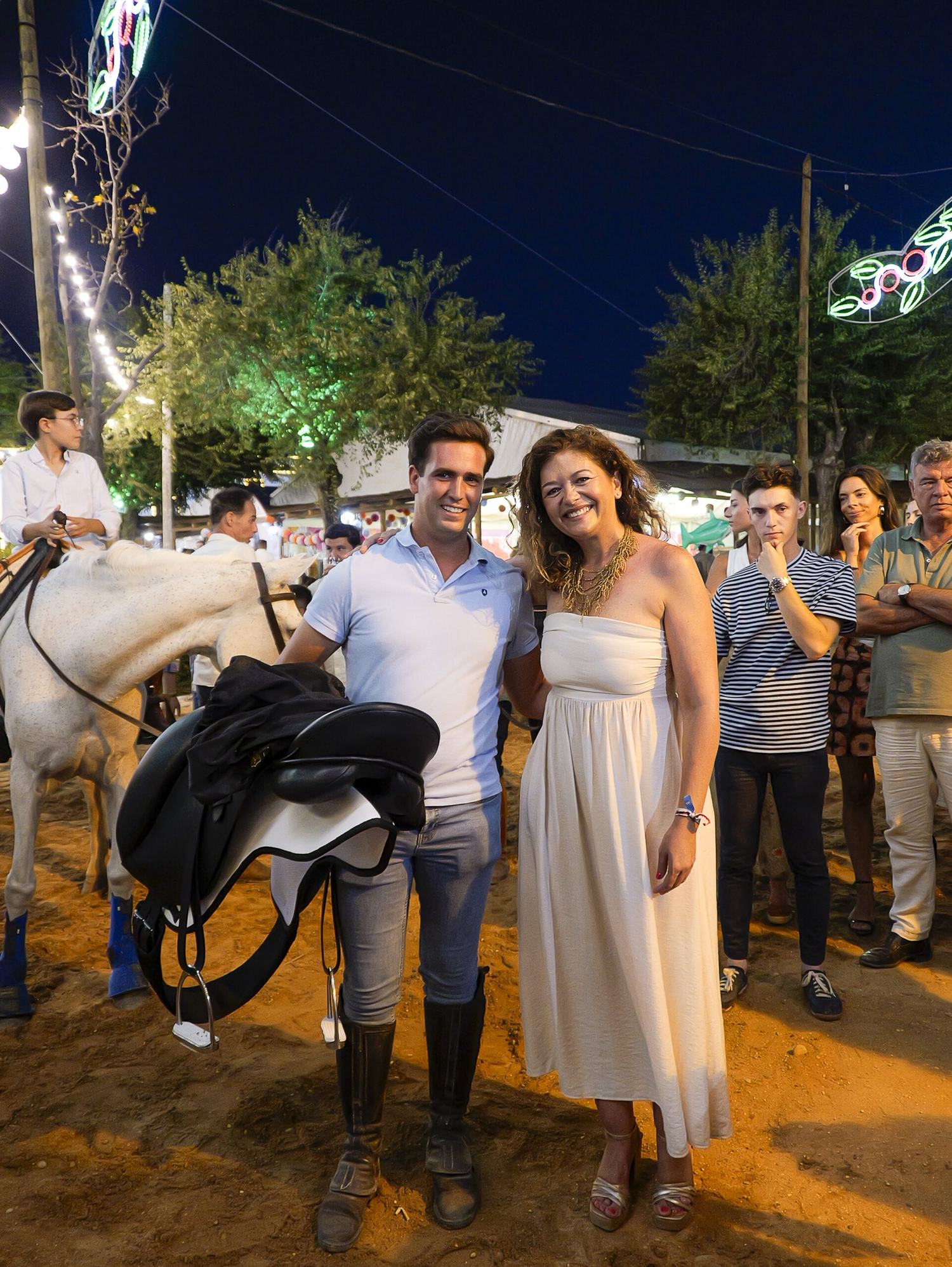El viernes de Carrera de Cintas vuelve a reunir a decenas de jinetes en la Feria de Almonte