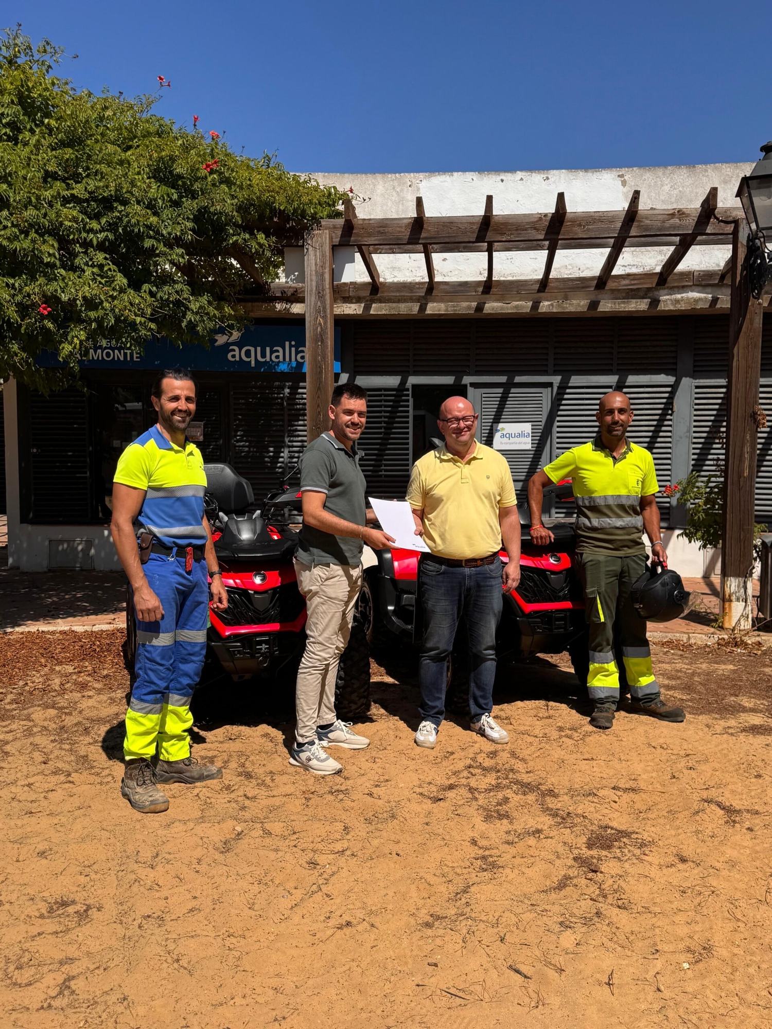 Almonte refuerza los servicios municipales de Matalascañas con dos nuevos quads cedidos por Aqualia