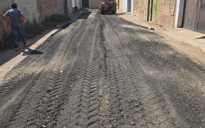 El material del fresado se reutiliza para mejorar calles de El Pocito