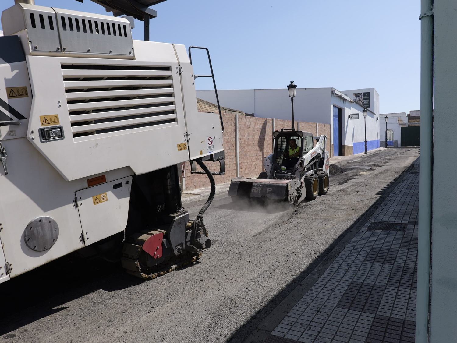 La calle Los Pinos ya está completamente asfaltada