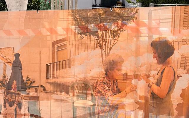 El arte del detalle: Almonte convierte las vallas de las obras de la Plaza Virgen del Rocío en un homenaje a su historia