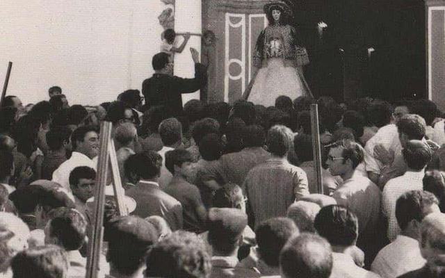 El regreso de la pólvora y la devoción: Almonte recupera las tradicionales salvas de los trabuqueros en los traslados de la Virgen del Rocío