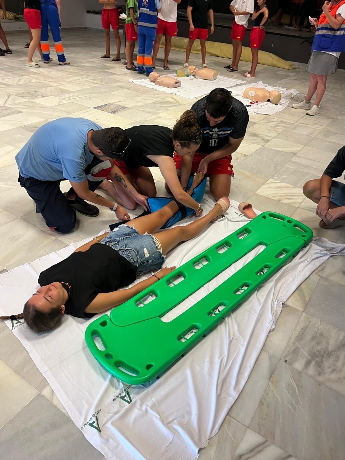 Los socorristas de Matalascañas refuerzan su preparación por tercer verano consecutivo con formación especializada en emergencias