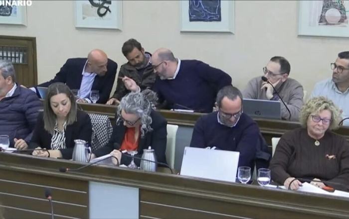 El Ayuntamiento plantea una ORA gratuita para los almonteños; la moción del concejal no adscrito podría hacerles pagar una indemnización de hasta 8 millones de euros