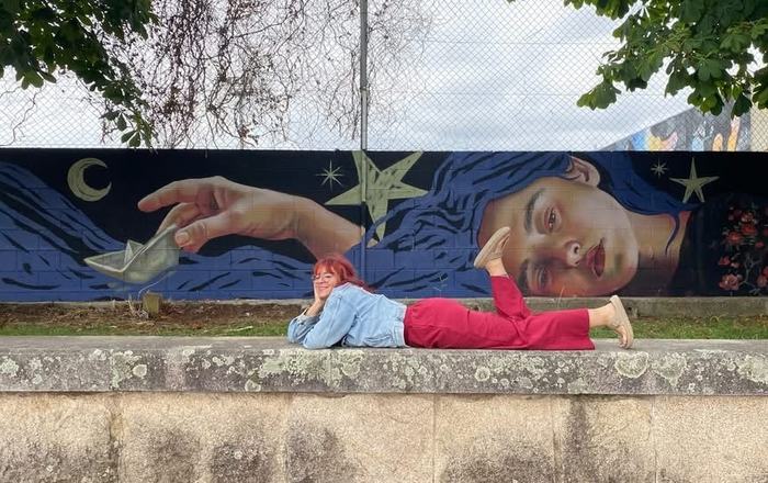 Carolina Carmona lleva el nombre de Almonte a la Liga Nacional de Graffiti con un espectacular mural en Vigo