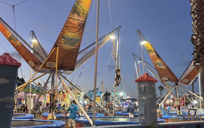 Pasacalles, fiesta de la espuma y mucha diversión: Matalascañas inaugura este sábado Summer Park y La Plaza de los Sabores