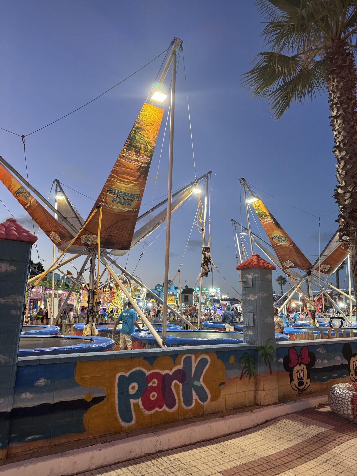 Pasacalles, fiesta de la espuma y mucha diversión: Matalascañas inaugura este sábado Summer Park y La Plaza de los Sabores