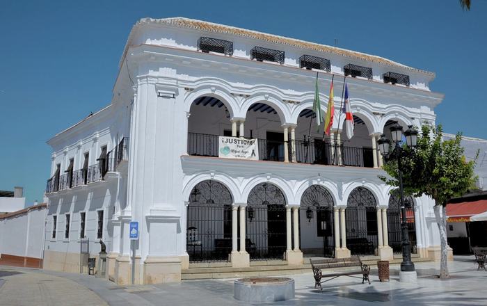 Almonte reduce de 280 a 20 días el pago a proveedores en solo tres años