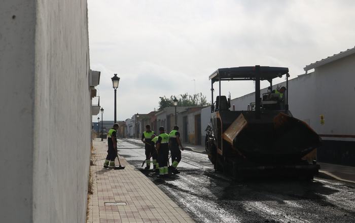 De esquivar baches a estrenar calle: Las Arenas vive un cambio que salta a la vista