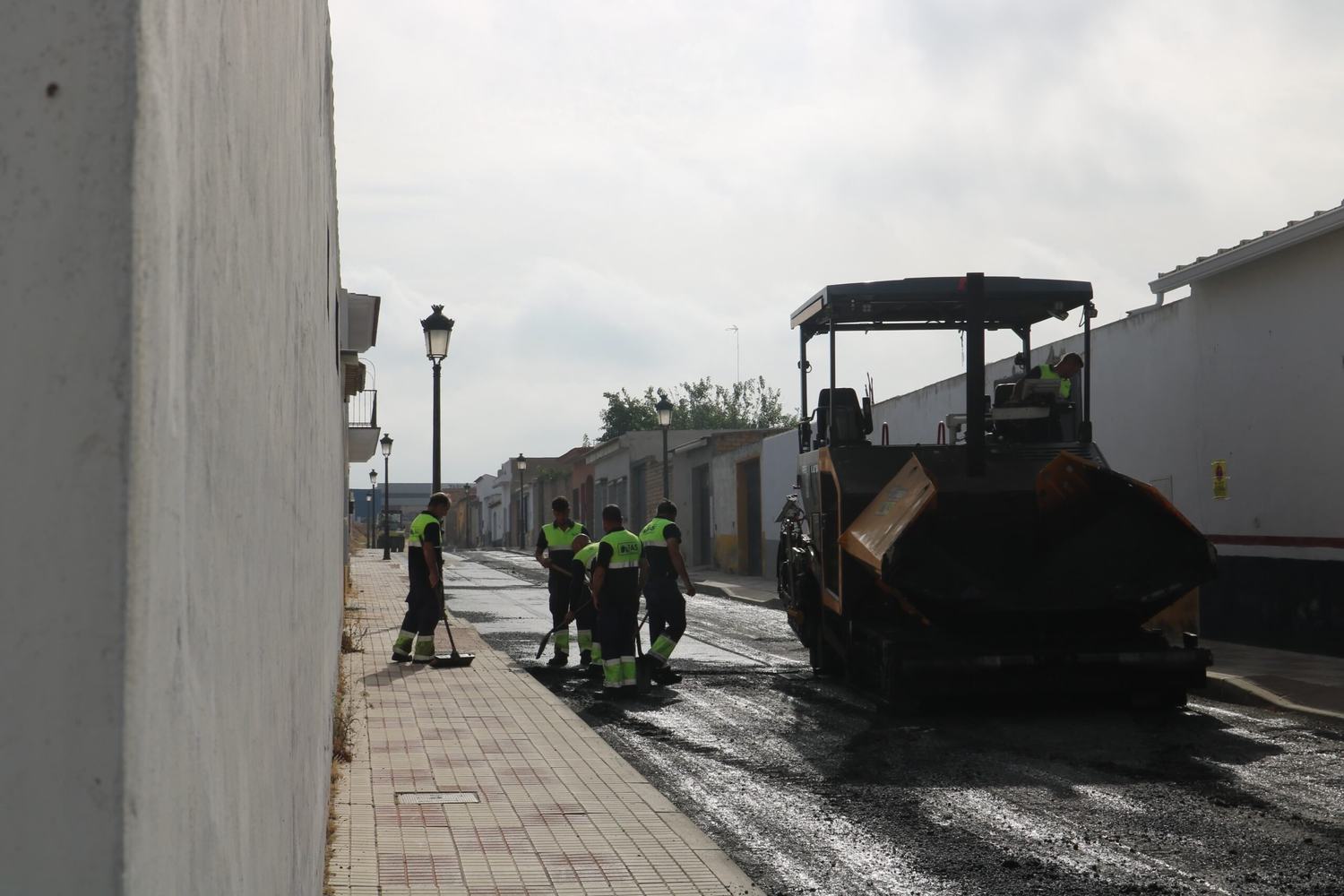 De esquivar baches a estrenar calle: Las Arenas vive un cambio que salta a la vista
