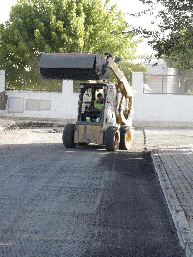 52 calles en tres años: Almonte ya licita su tercer plan de asfaltado