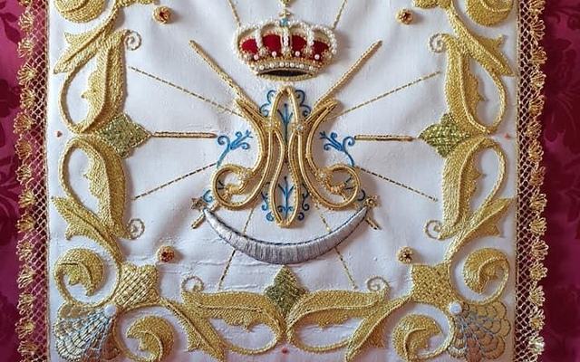 El suspiro de un pueblo tras el encaje de oro: el bendito Pañito de la Virgen del Rocío