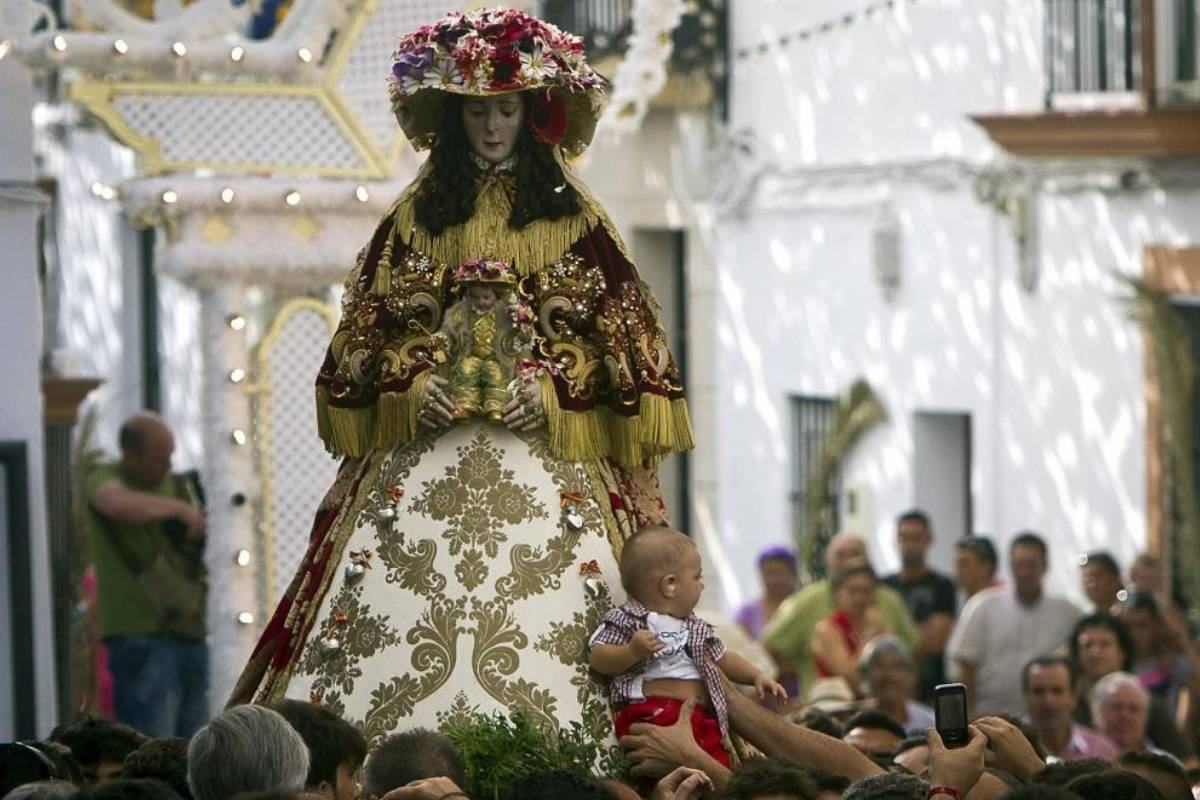 ¡Esa carita con tirabuzones que le quita el sentido a Almonte!