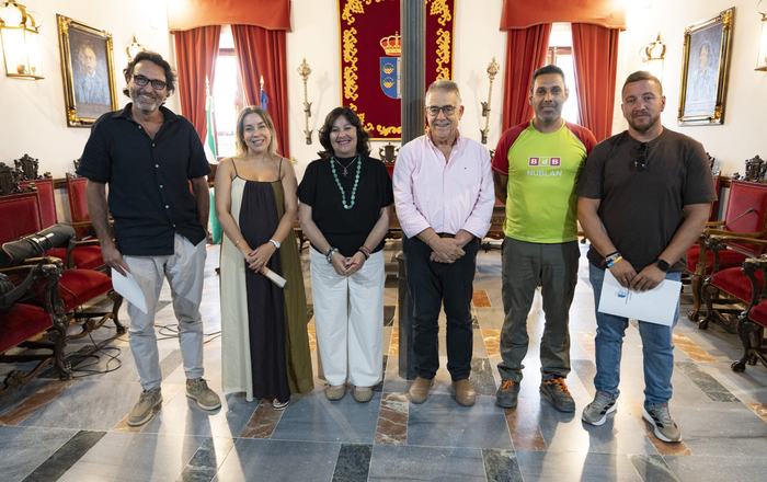 Almonte garantiza el suministro de 1.200 postes para el engalanamiento de la Venida de la Virgen del Rocío 2026