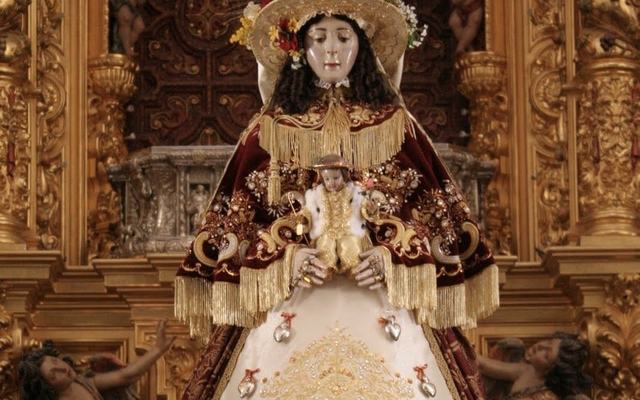 Mañana, Almonte volverá a contener el aliento: la Virgen del Rocío amanecerá vestida de Pastora