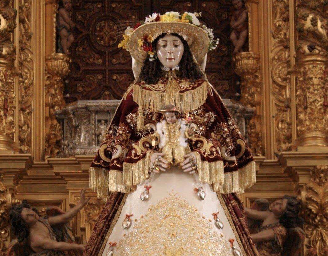 Mañana, Almonte volverá a contener el aliento: la Virgen del Rocío amanecerá vestida de Pastora
