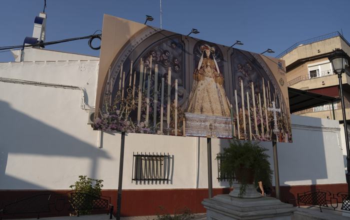 La Venida ya se siente en Almonte con un gran mural dedicado a la Pastora