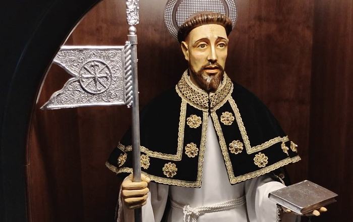 La imagen de Santo Domingo ya espera en el Ayuntamiento de Almonte para su bendición