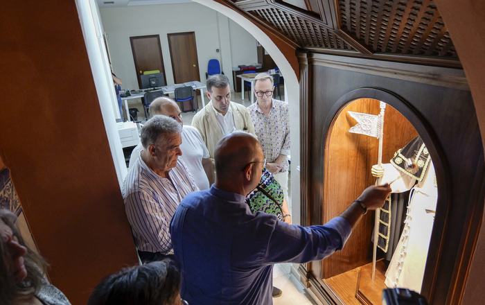 Multitudinaria bendición de la imagen de Santo Domingo en el Ayuntamiento de Almonte