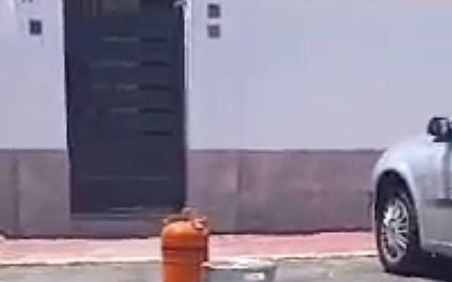 Una bombona de butano para reservar una plaza de aparcamiento: la Policía Local vuelve a actuar contra esta práctica ilegal en Matalascañas