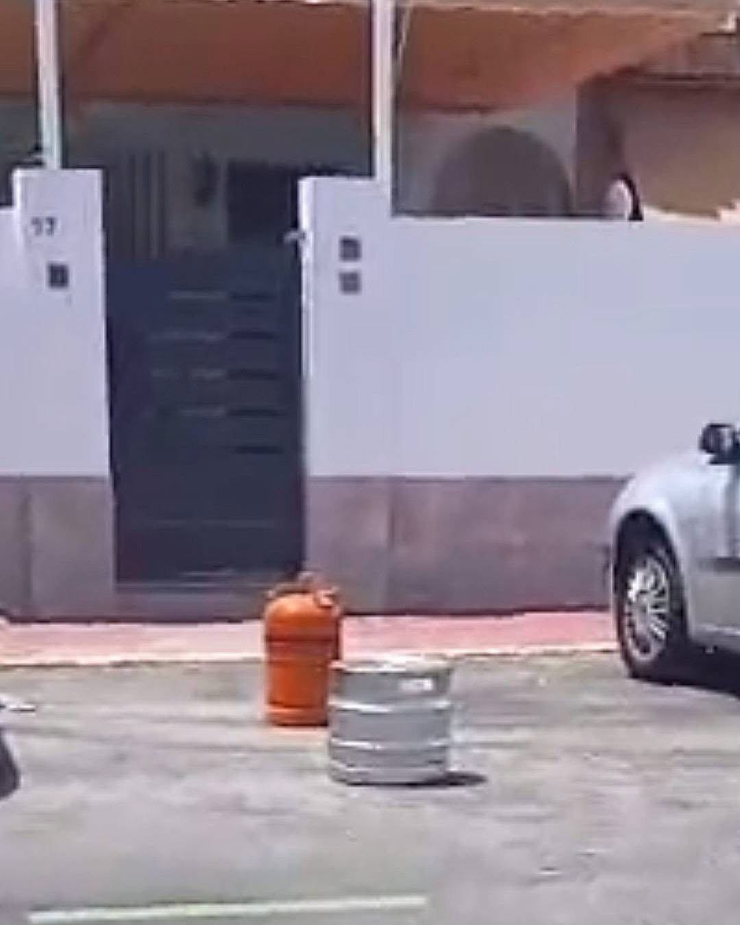 Una bombona de butano para reservar una plaza de aparcamiento: la Policía Local vuelve a actuar contra esta práctica ilegal en Matalascañas