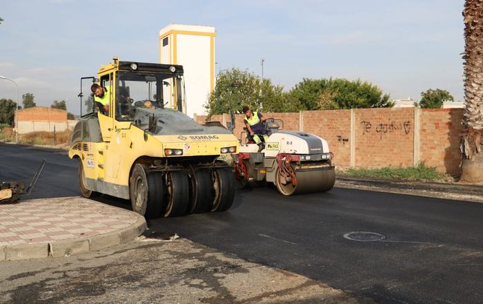 El Ayuntamiento de Almonte anuncia un tercer plan de asfaltado que permitirá renovar 52 calles en tres años