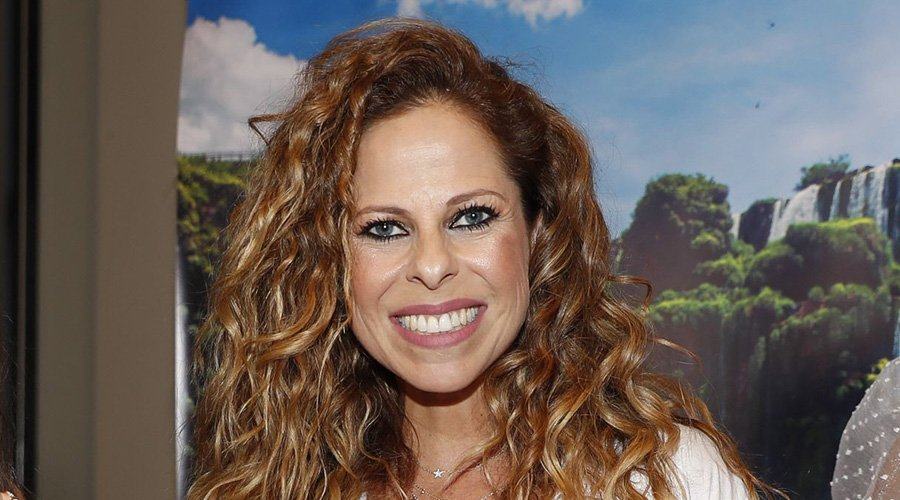 Pastora Soler emociona en su primer gran concierto en “su Matalascañas”