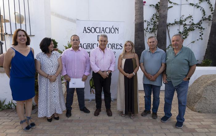 Ayuntamiento y agricultores sellan un acuerdo para preparar el Camino de la Virgen ante la Venida