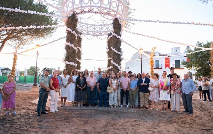 El Rocío inaugura sus calles engalanadas para recibir a la Virgen