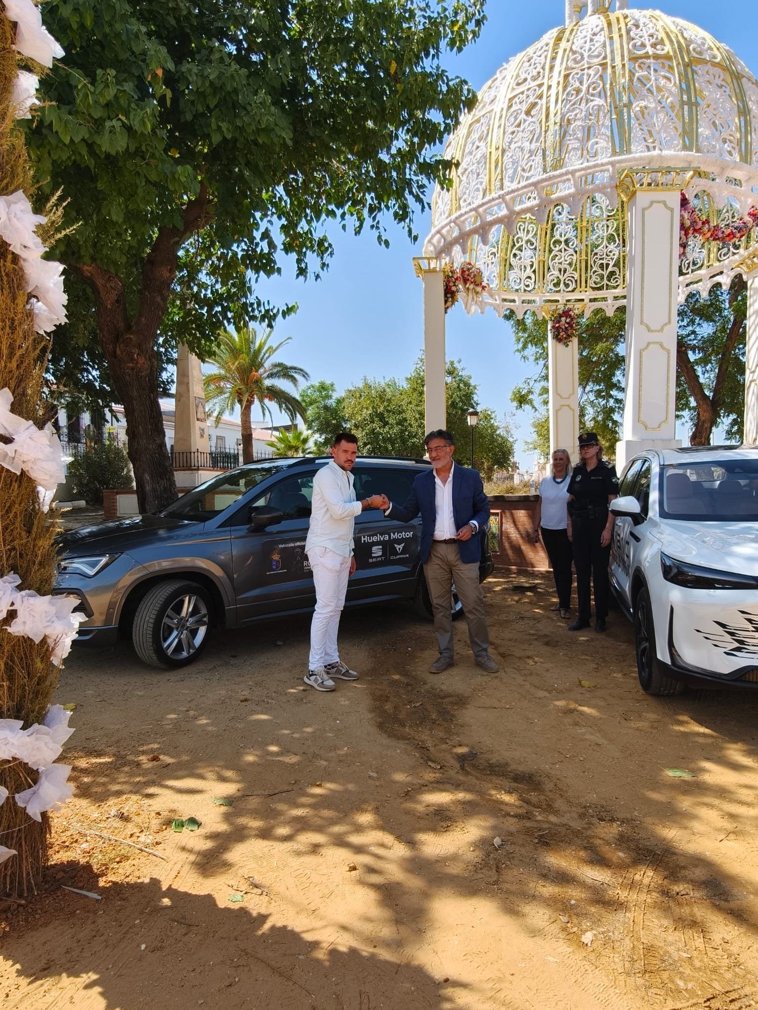 Huelva Motor colabora con Almonte con la cesión de tres vehículos para la Venida de la Virgen