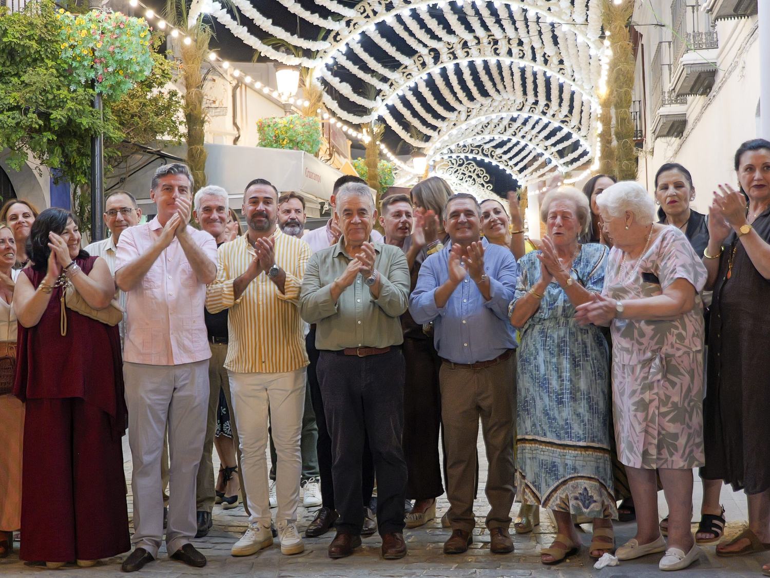 Almonte ya ha inaugurado sus calles engalanadas para la Virgen y esta noche inaugurará su Catedral Efímera