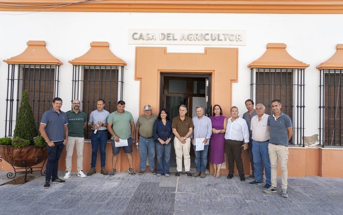 Almonte firma los primeros acuerdos con agricultores de Montes de Propios y mantiene en marcha un proceso histórico pese al rechazo de parte de la oposición