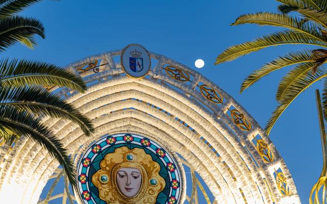 Hasta la luna llena se asoma a Almonte para ver a la Virgen del Rocío